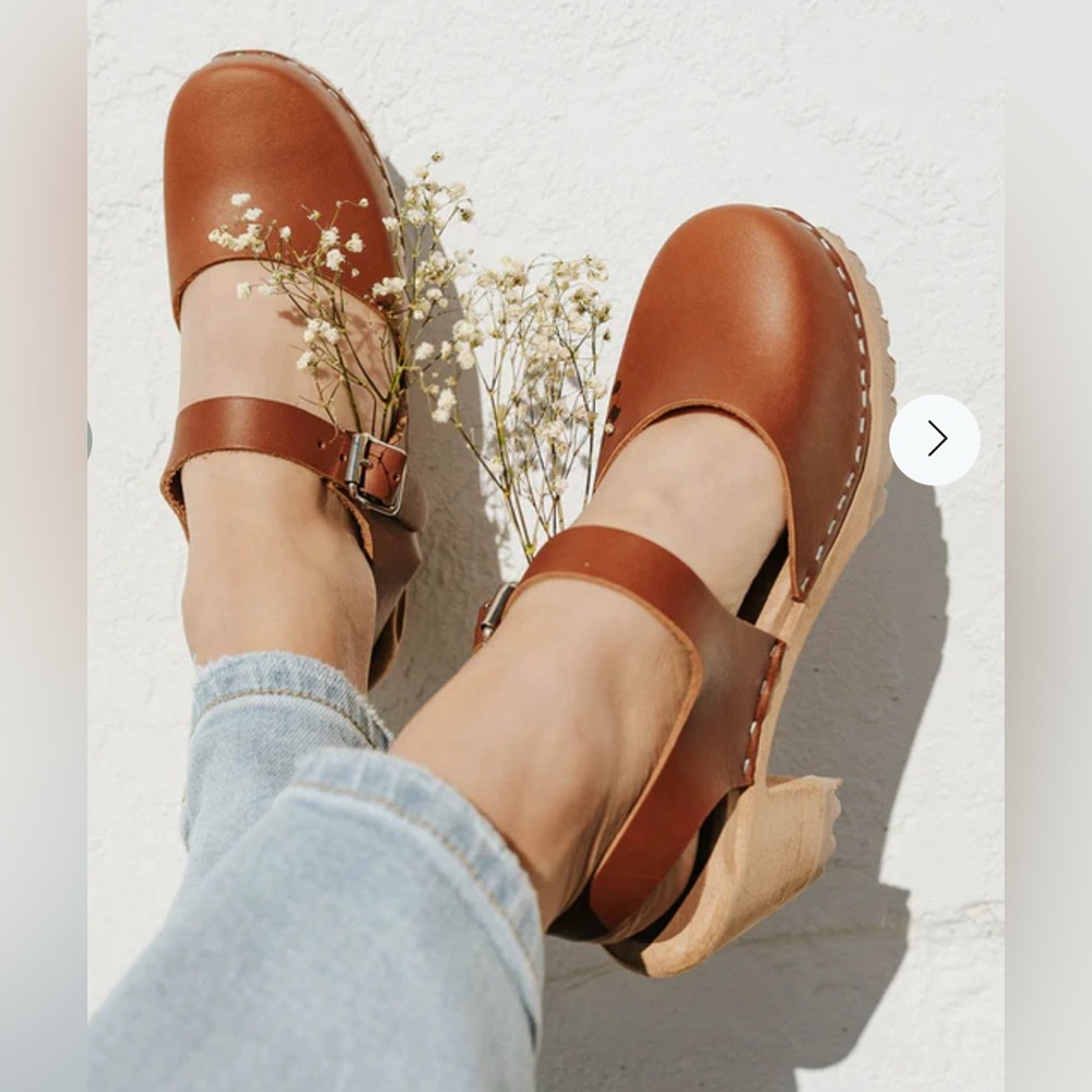 MIA Brown Leather Clog Heels with Natural Wood Platform - Picture 12 of 12